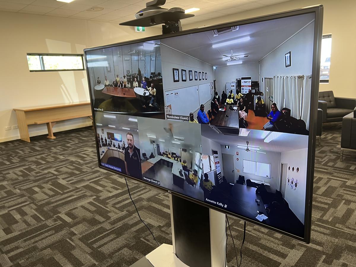 Multiple screens in a teams meeting