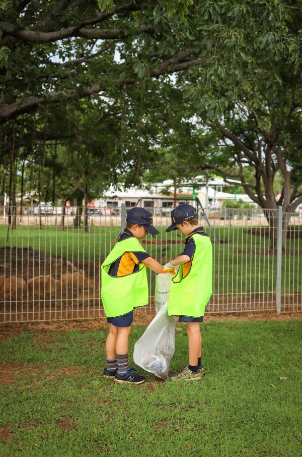 School students cleaning up town